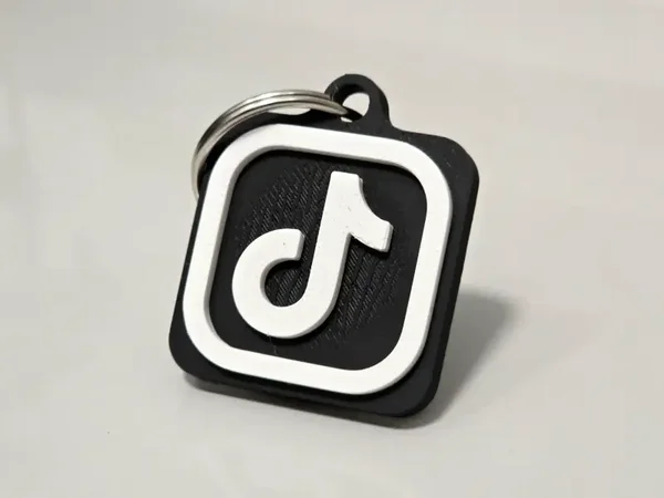 Llavero Tag NFC con logo TikTok