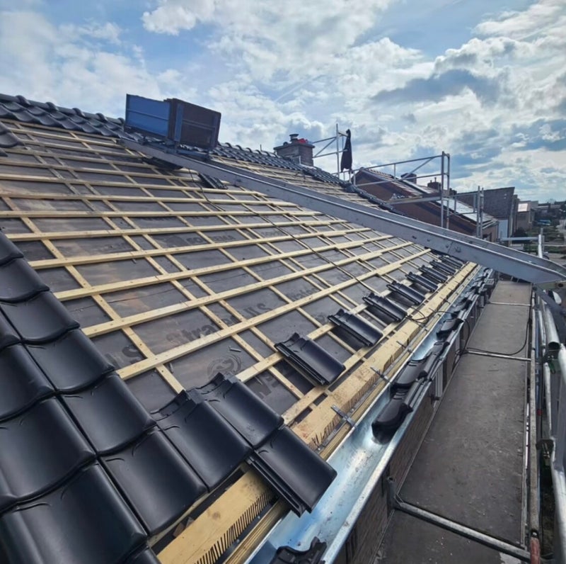 Installatie van het pannendak