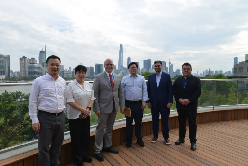 Visit of Mr. Michel Constantin, Director of the Quebec government's representations in Shanghai, and Mr. Thierry Slama, Vice-Consul, to the headquarters of Shanying Holdings, located in the Yangpu district