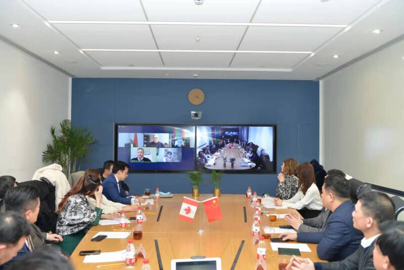 Meeting between the Quebec Industrial Parks Corporation and the Shanghai Fujian Commerce Chamber