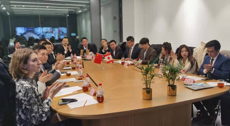 Meeting between the Quebec Industrial Parks Corporation and the Shanghai Fujian Commerce Chamber