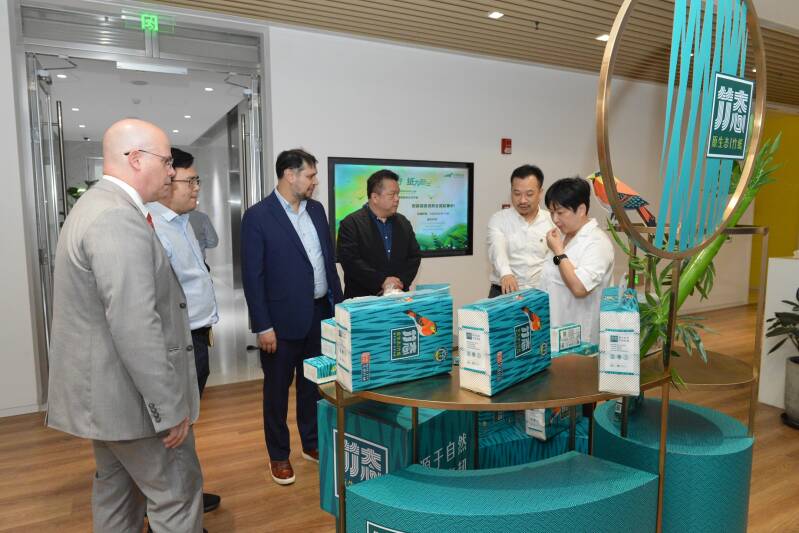 Visit of Mr. Michel Constantin, Director of the Quebec government's representations in Shanghai, and Mr. Thierry Slama, Vice-Consul, to the headquarters of Shanying Holdings, located in the Yangpu district