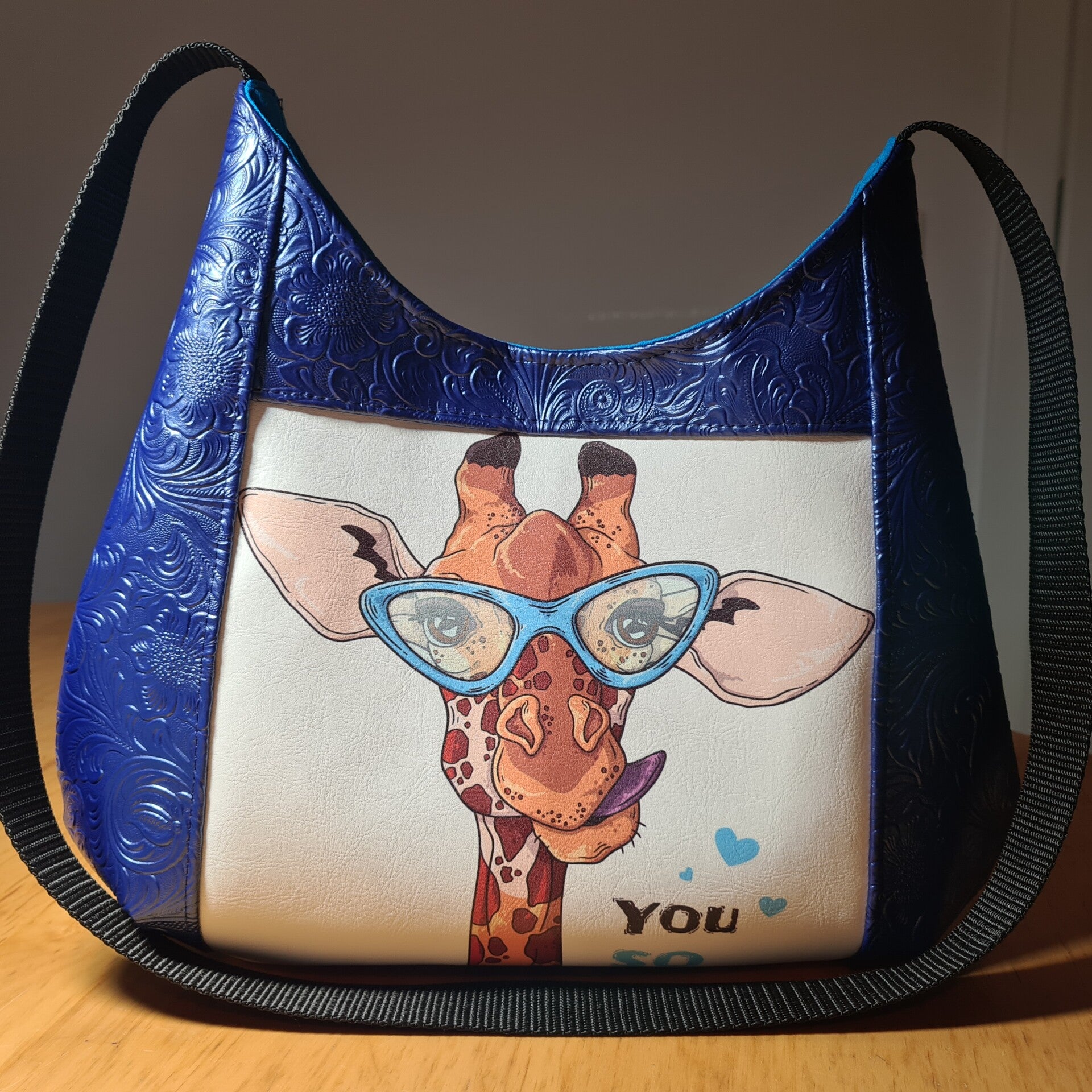 Schultertasche im Fröhlichen Giraffen Design – Deine verspielte und praktische Begleiterin