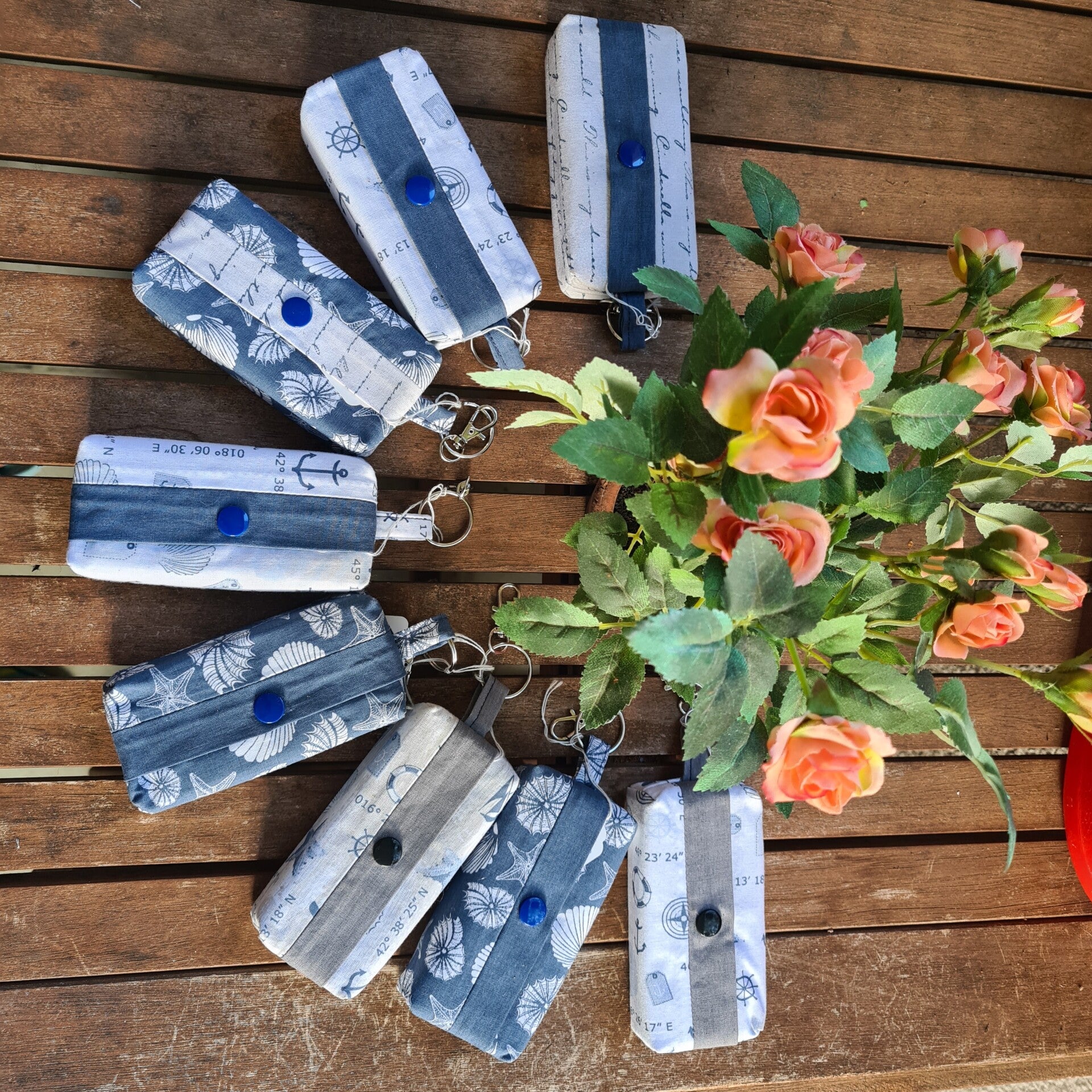 Tatüta mit Karabiner – Handgemachte Taschentüchertasche mit Knopfverschluss | Made by Eida