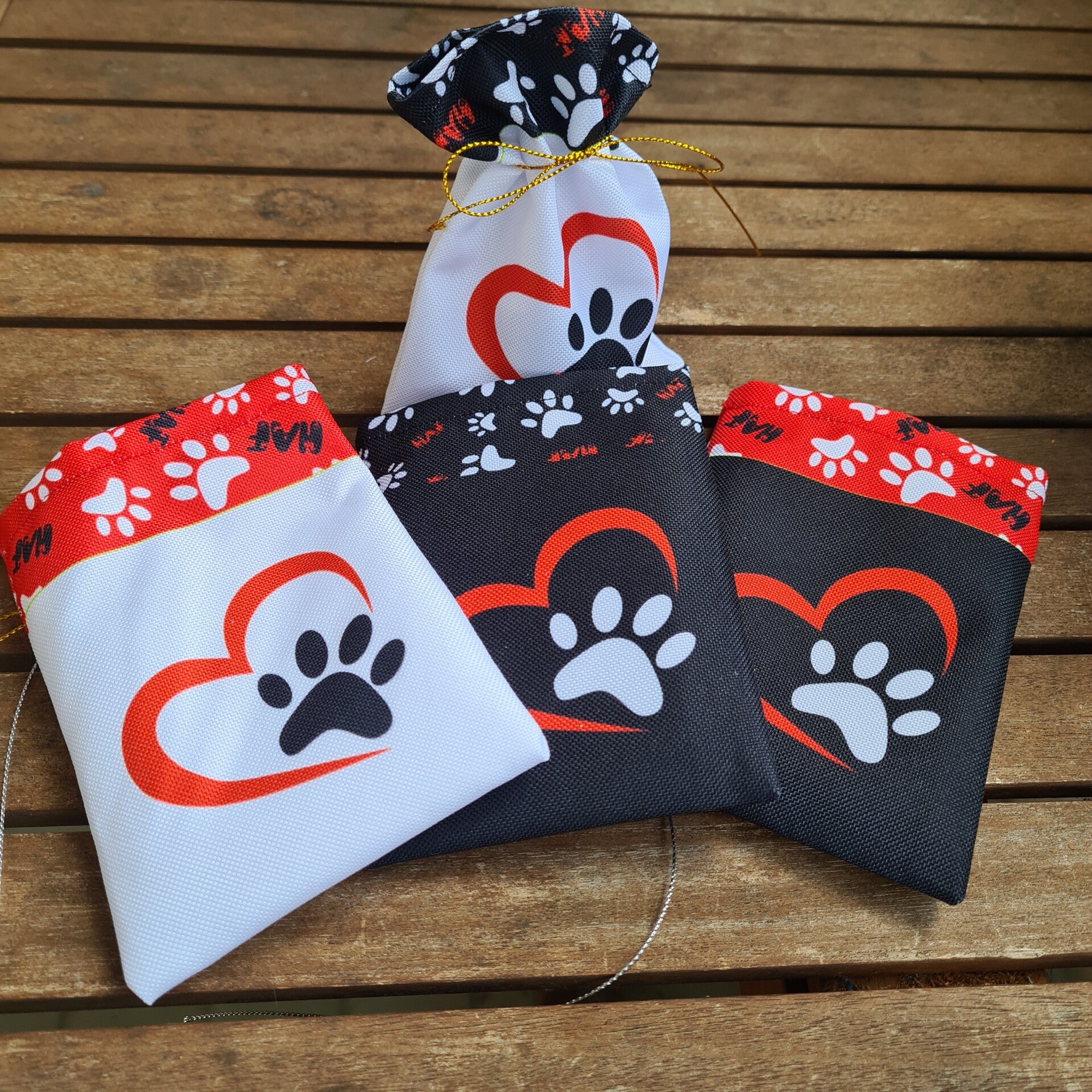 Pfoten Herz Geschenkbeutel | 10x14cm wasserfest | Hund Katze | Einzeln oder Set | Gold & Silber Band