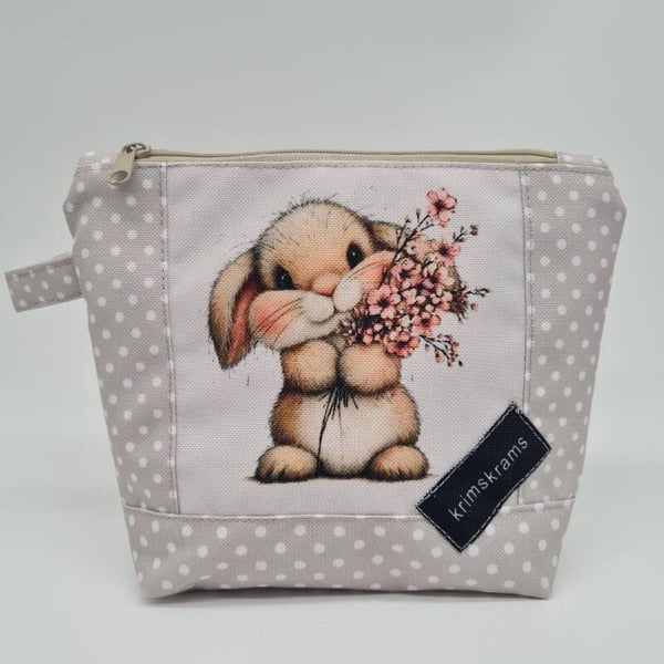 Kosmetiktasche Hase süß | Schminktasche beige gepunktet | Kulturbeutel handmade | Make-up Tasche mit Blumen Häschen