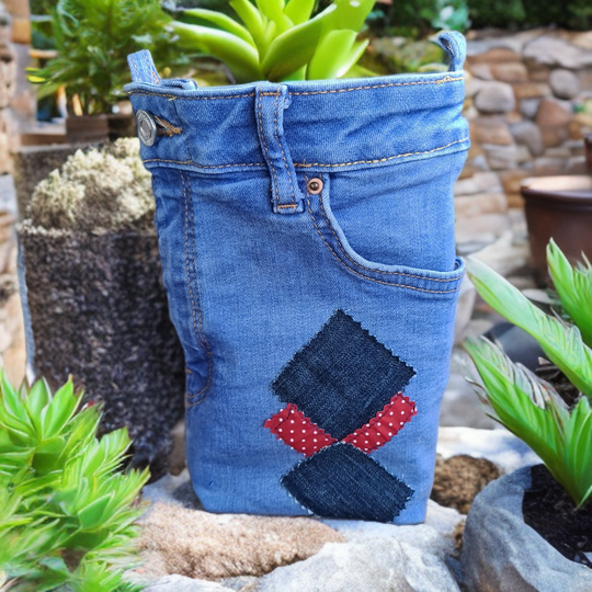 Upcycling Jeanstasche mit Applikationen - Nachhaltig, Stylisch & Einzigartig