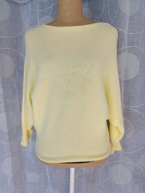 Petit pull boutons dos