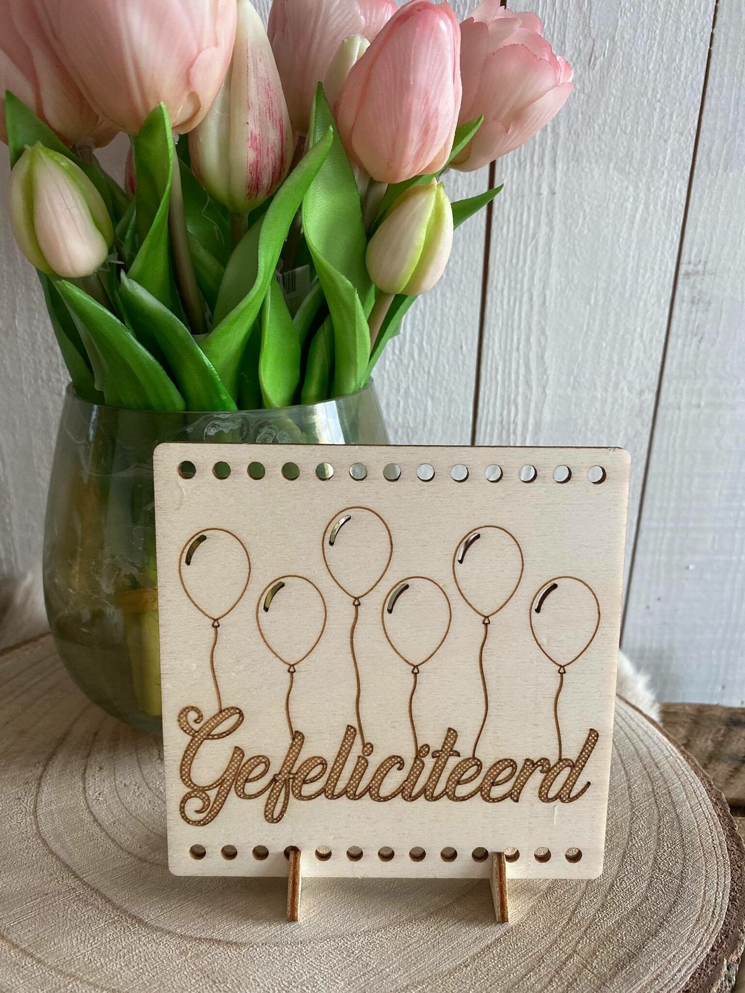 Houten wenskaart 'gefeliciteerd'