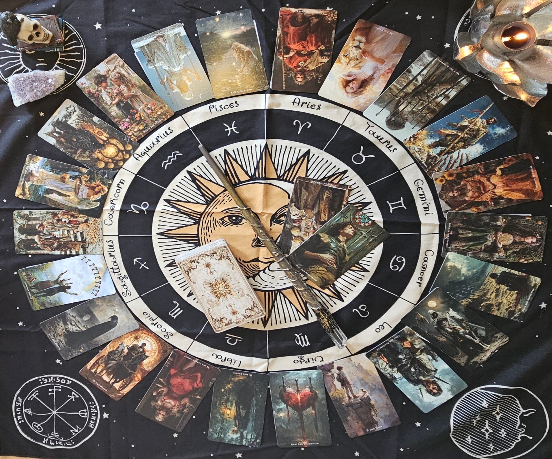 ✨ Tarot Jahreslegung – Dein Weg durch die kommenden 12 Monate Ein Kartenkompass für dein Jahr