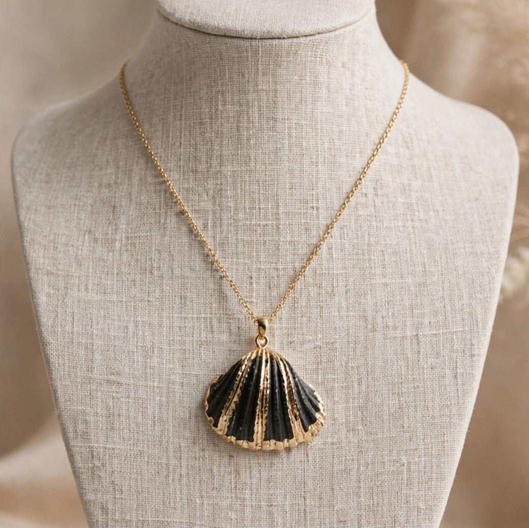 Necklace gold Shell