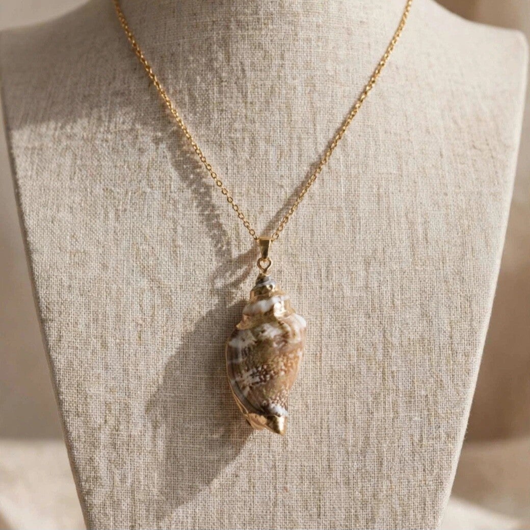 Gold necklace Shell