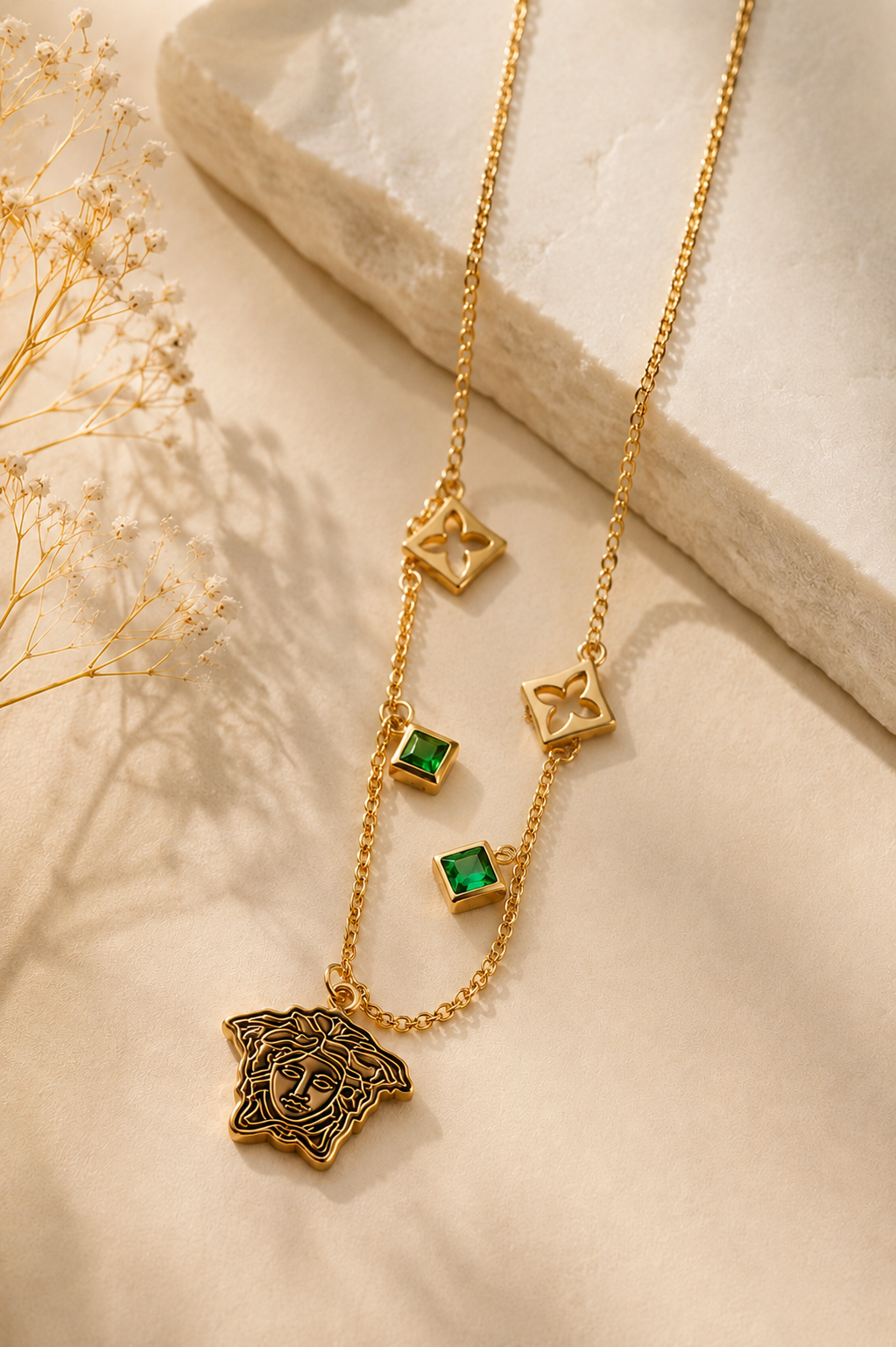 Medusa necklace gold