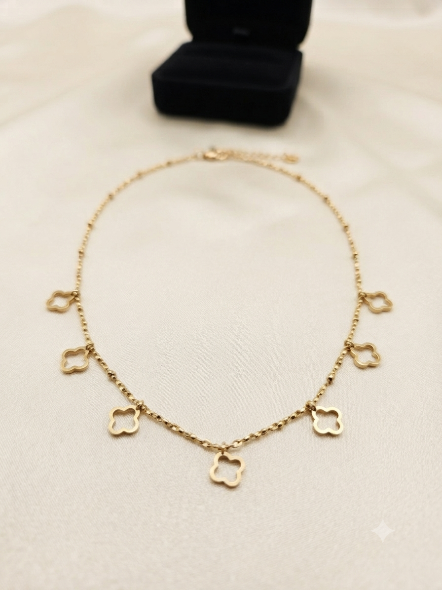 Necklace gold clovers