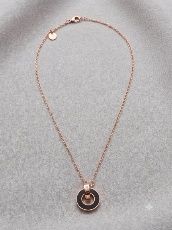 Necklace rings rise gold