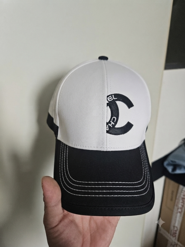 C cap white