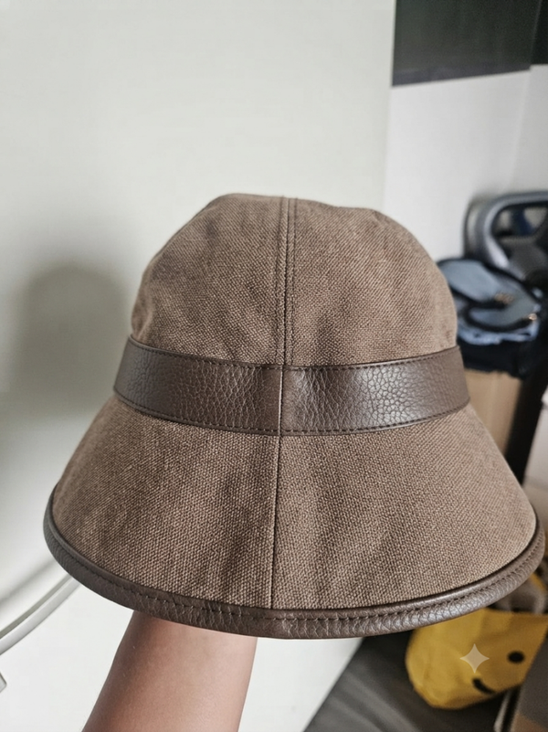 3 G brown bucket