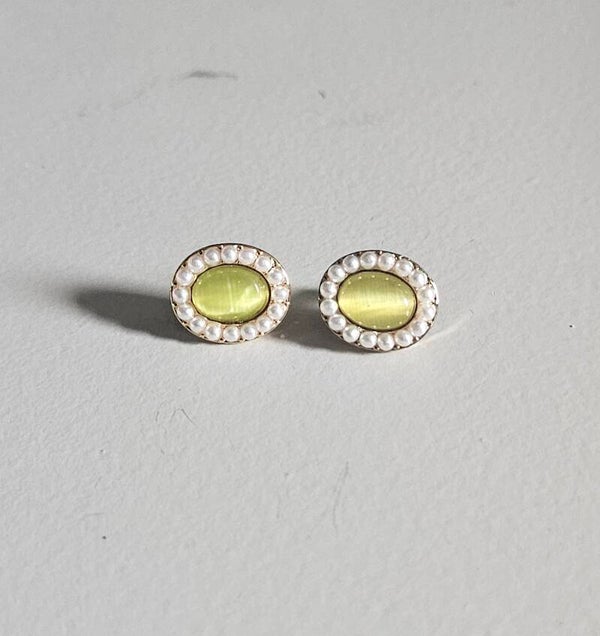 Earrings green stone