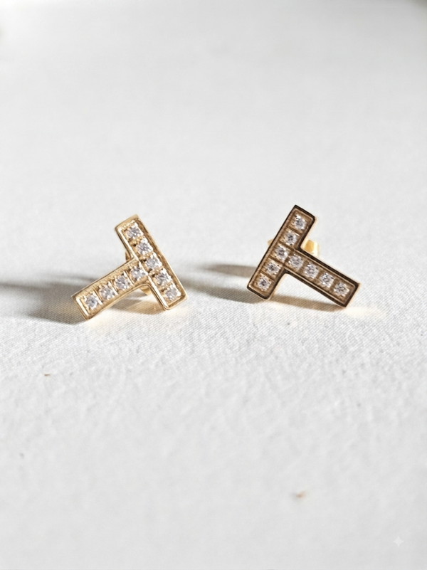 T initial earrings