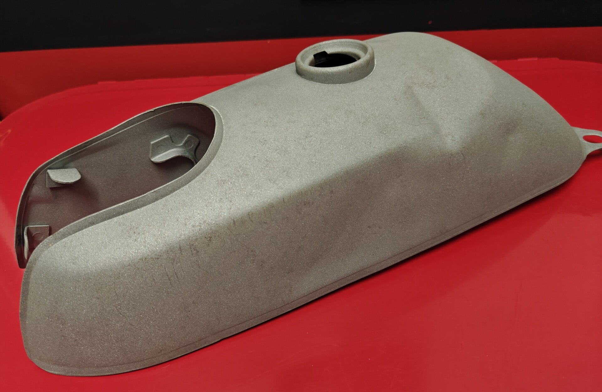 Suzuki PV Tankki "alumiinioksidilla puhallettu"