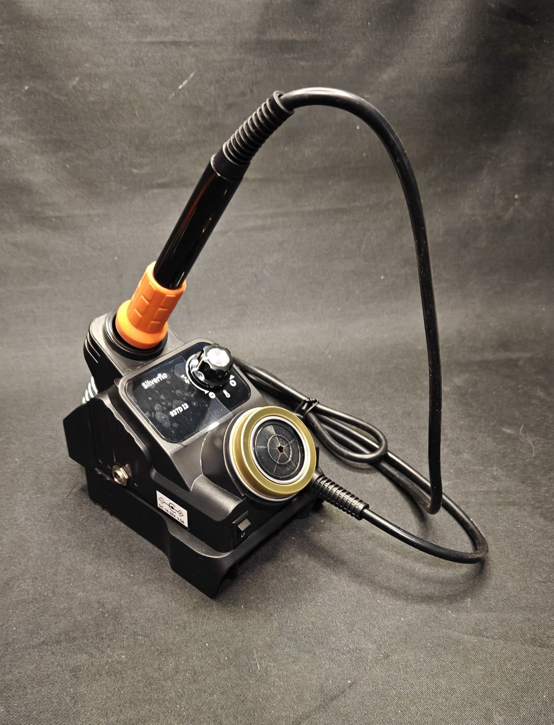 Diditaalinen juotosasema Milwaukee akuille