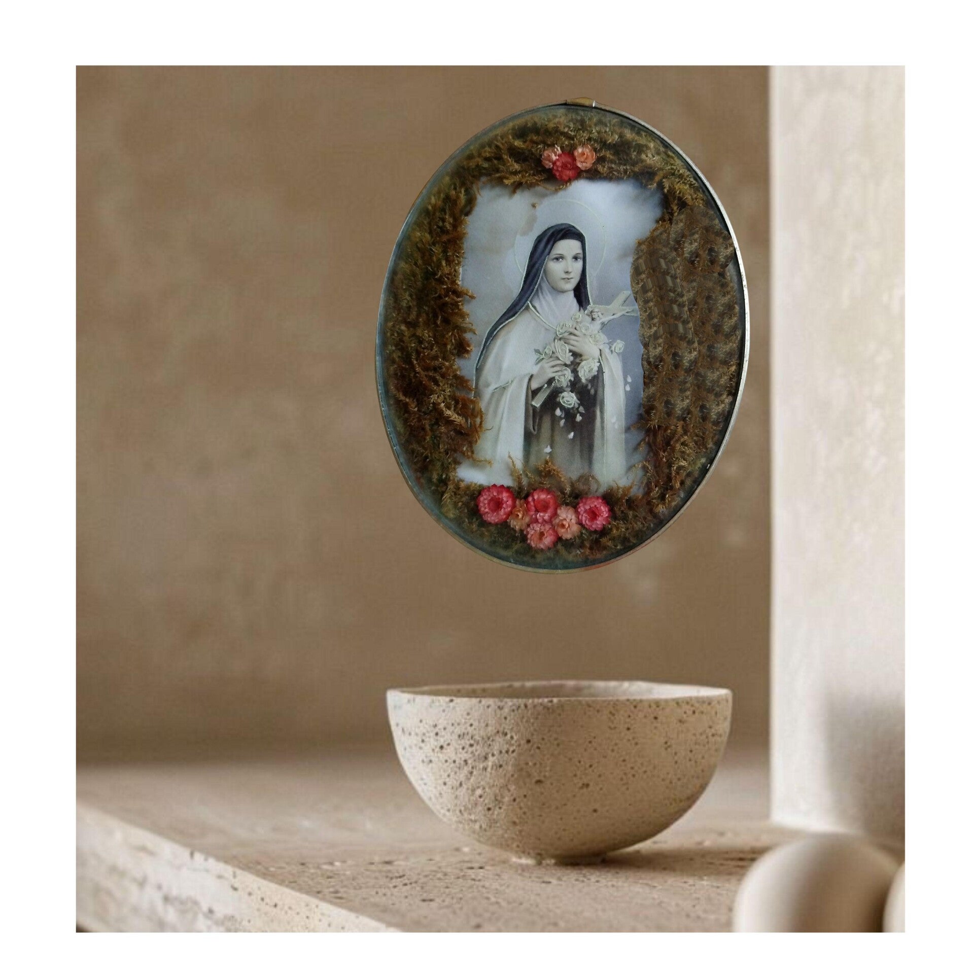 N 22 Saint Thérèse Frame – , 1920s Curved Glass Packaged Weight 500 GRS