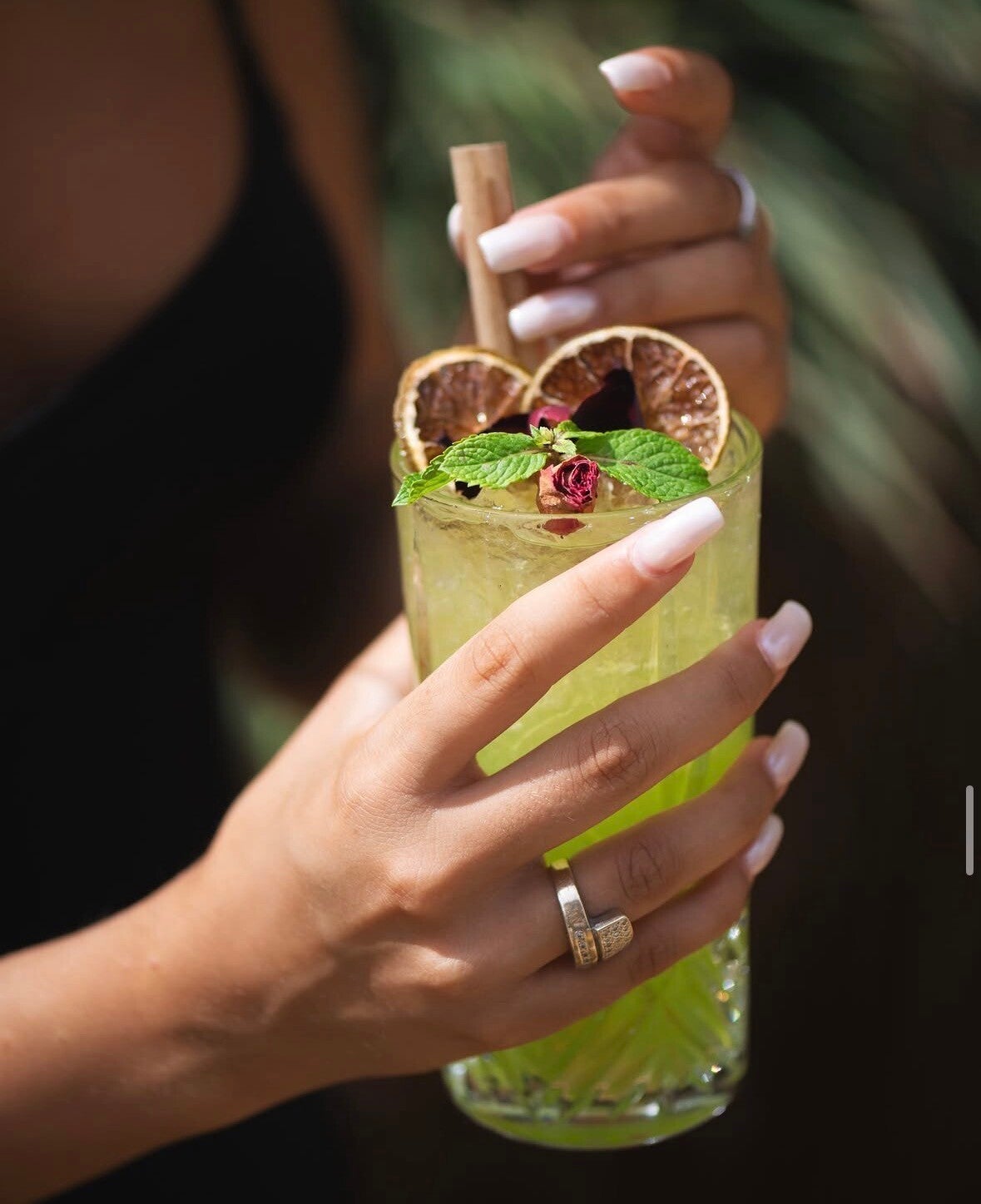 Cocktail Long Island revisité au Midori, tenu en main - création W&Co Business Coaching