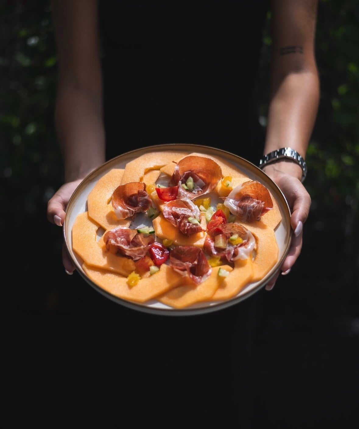 Assiette de melon et jambon Iberico présentée par W&Co Business Coaching