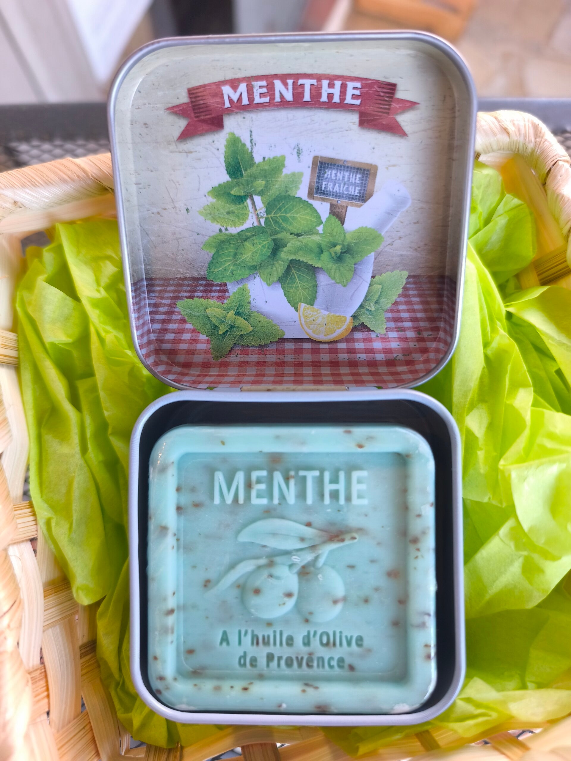 Savon exfoliant menthe , boîte métal