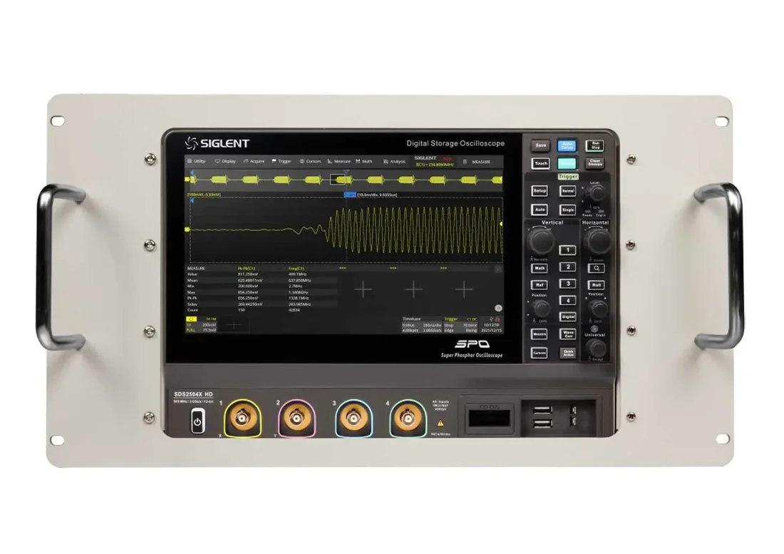 Siglent SDS2504X HD oscilloscope fitted in the SDS2000HD-RMK 19-inch rack panel with two handles