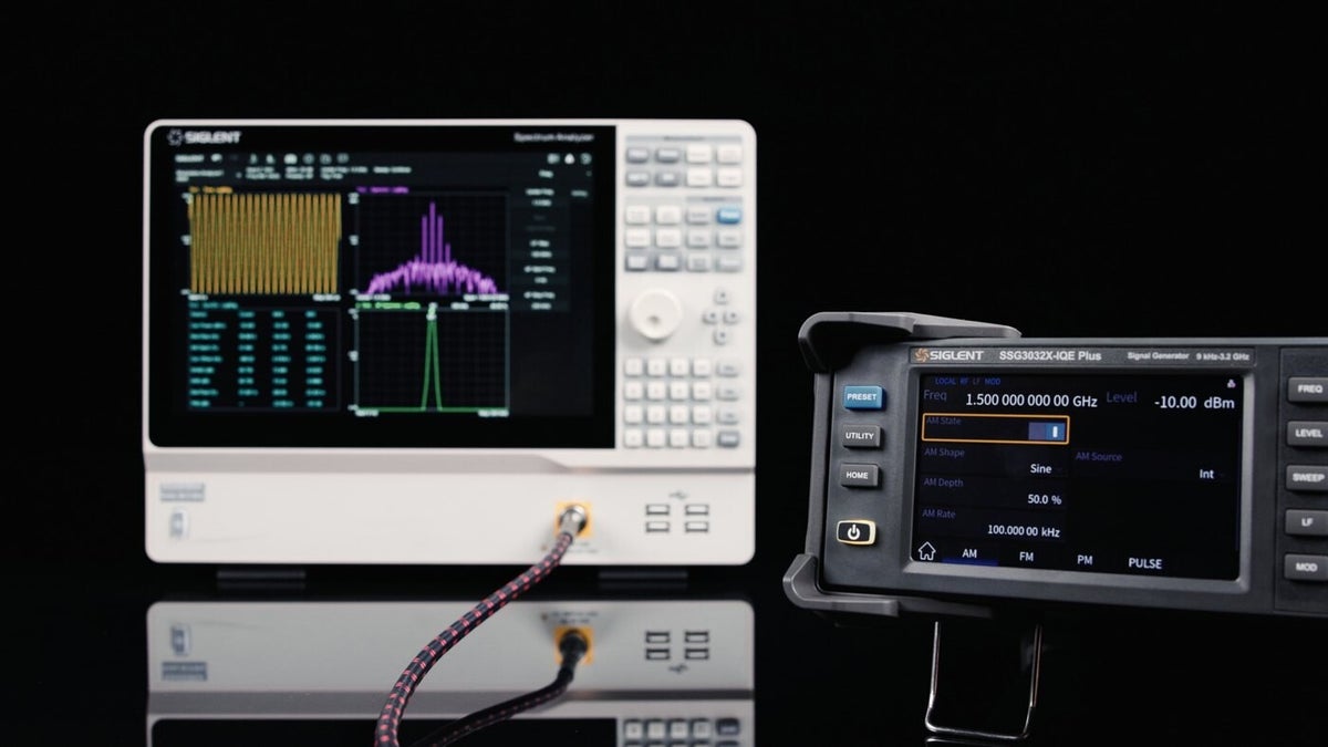 SSG3032X-IQE Plus AM modulation menu and the resulting spectrum on a Siglent analyser