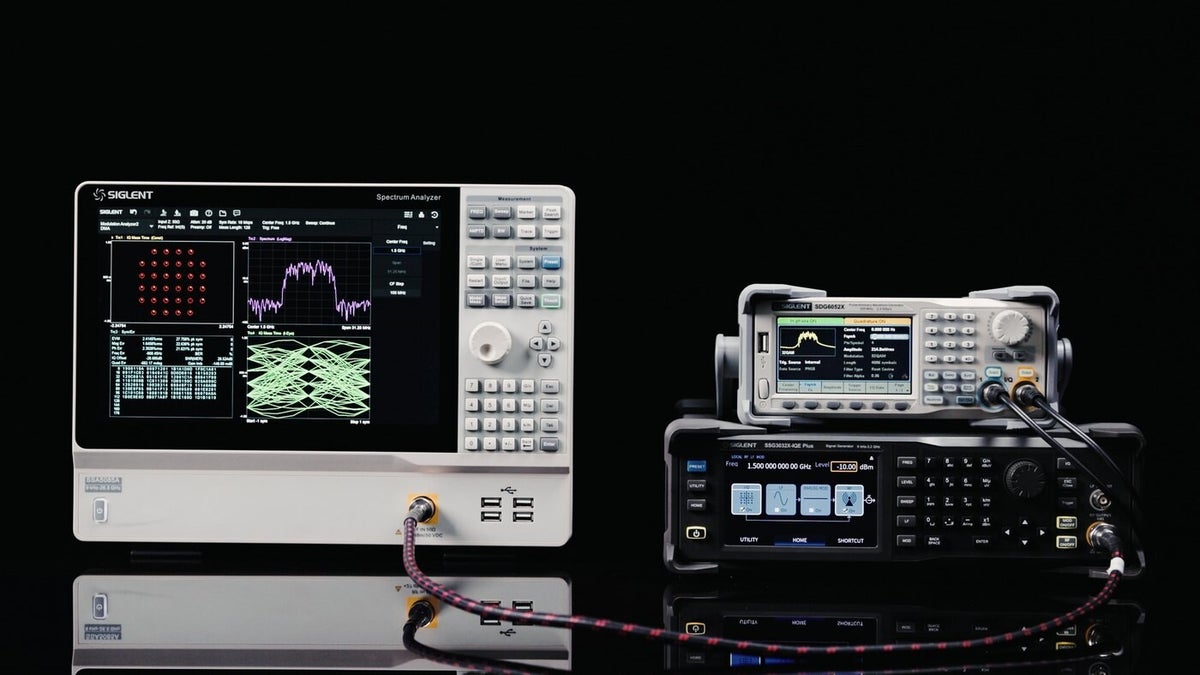 Siglent SSG3032X-IQE Plus generating 32QAM from an SDG6052X baseband, analysed on a spectrum analyser