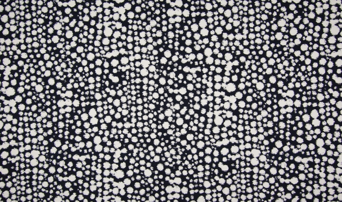 10,90EUR/m Viskosejersey Punkte auf marine blau