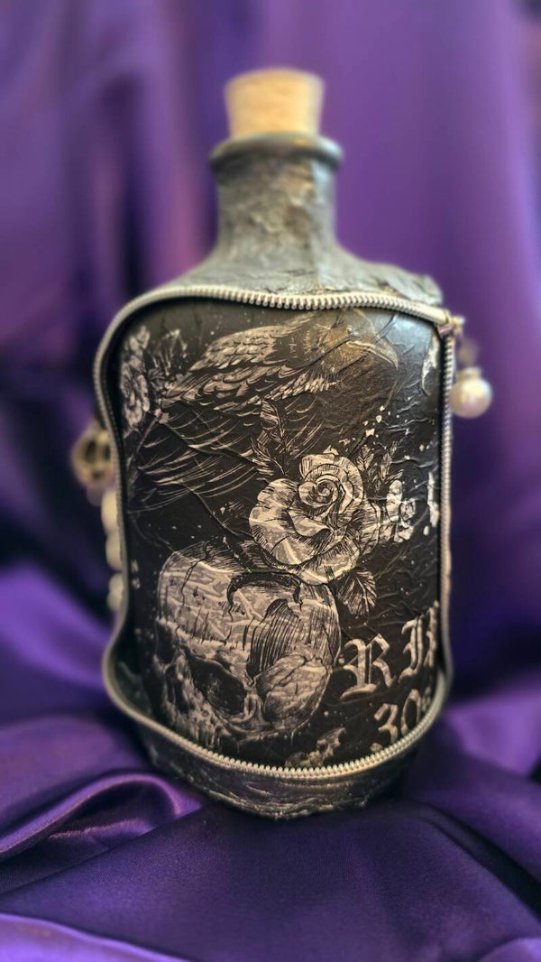 Bauchflasche groß mit Totenkopf und Rose