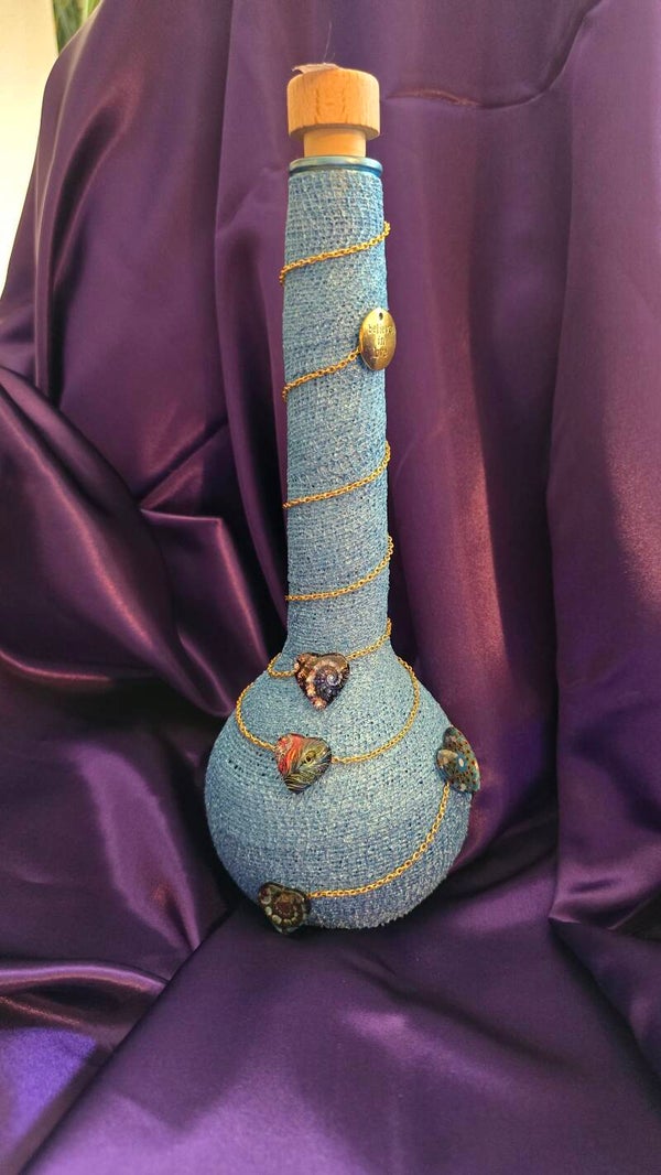 Aladdin-Flasche türkis, bandagiert mit Herzen