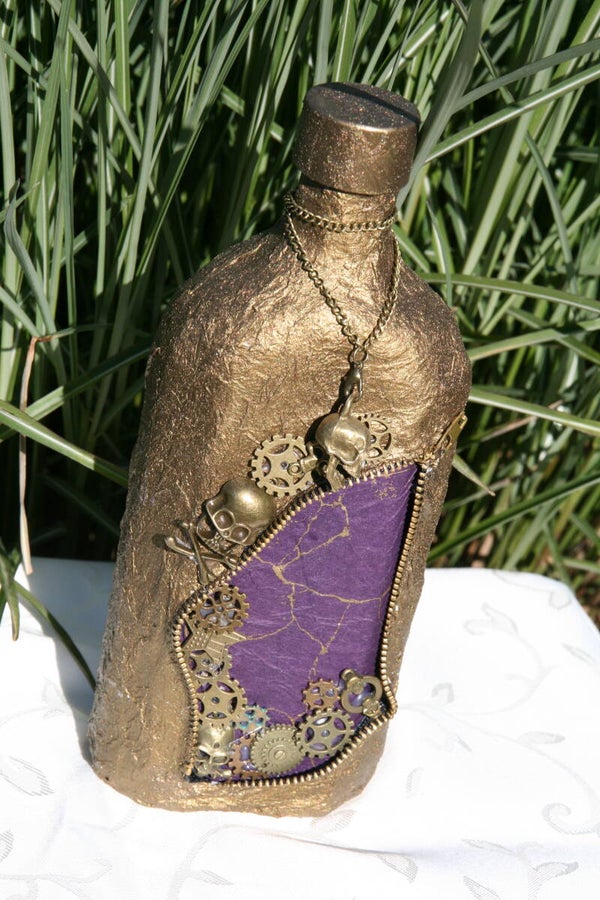 Flasche violett/gold mit Totenköpfen