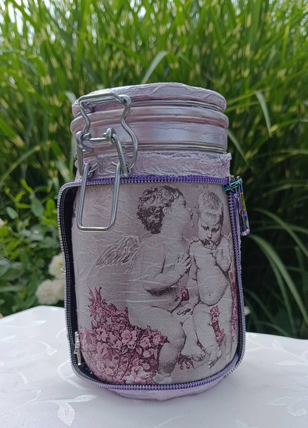 Drahtbügelglas, zartrosa mit Barockengel (LED möglich)