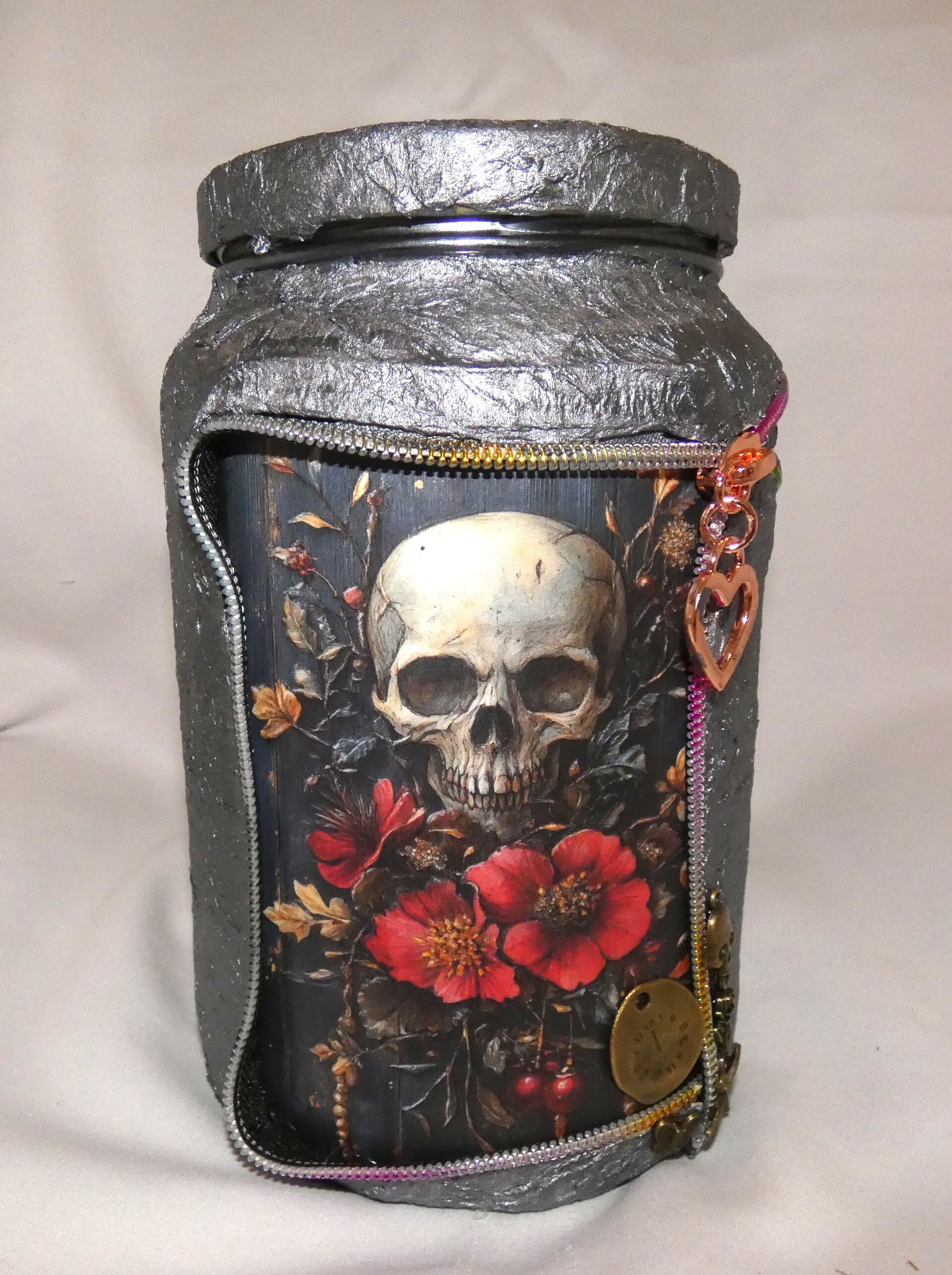 Schraubglas groß mit Totenkopf und Blumen