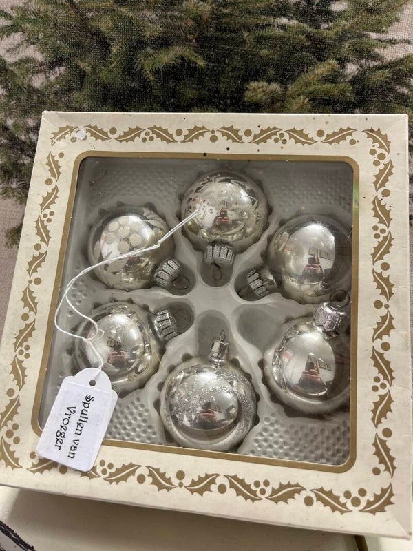 Doosje met 6 balletjes met deco