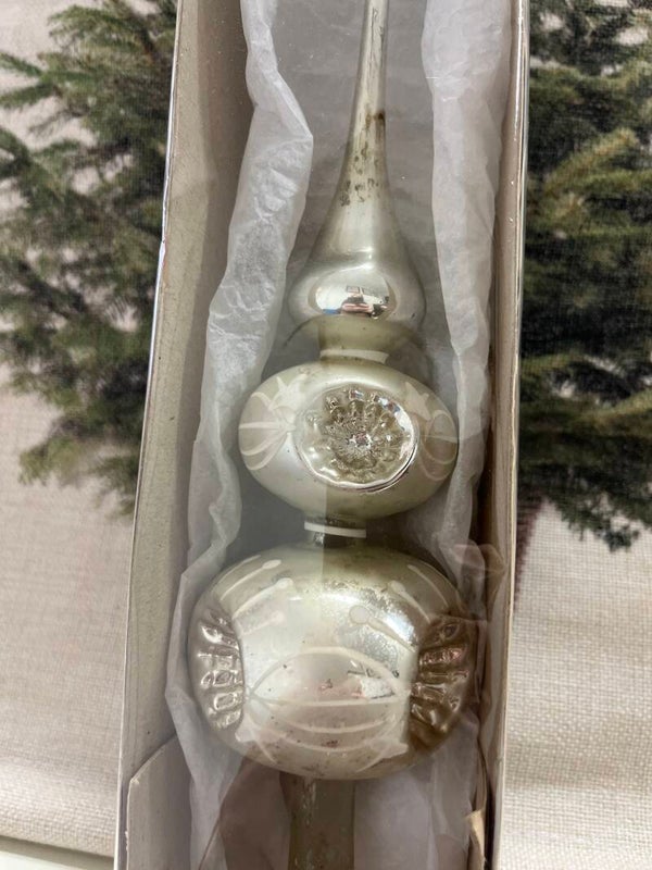 Grote oude piek in doosje