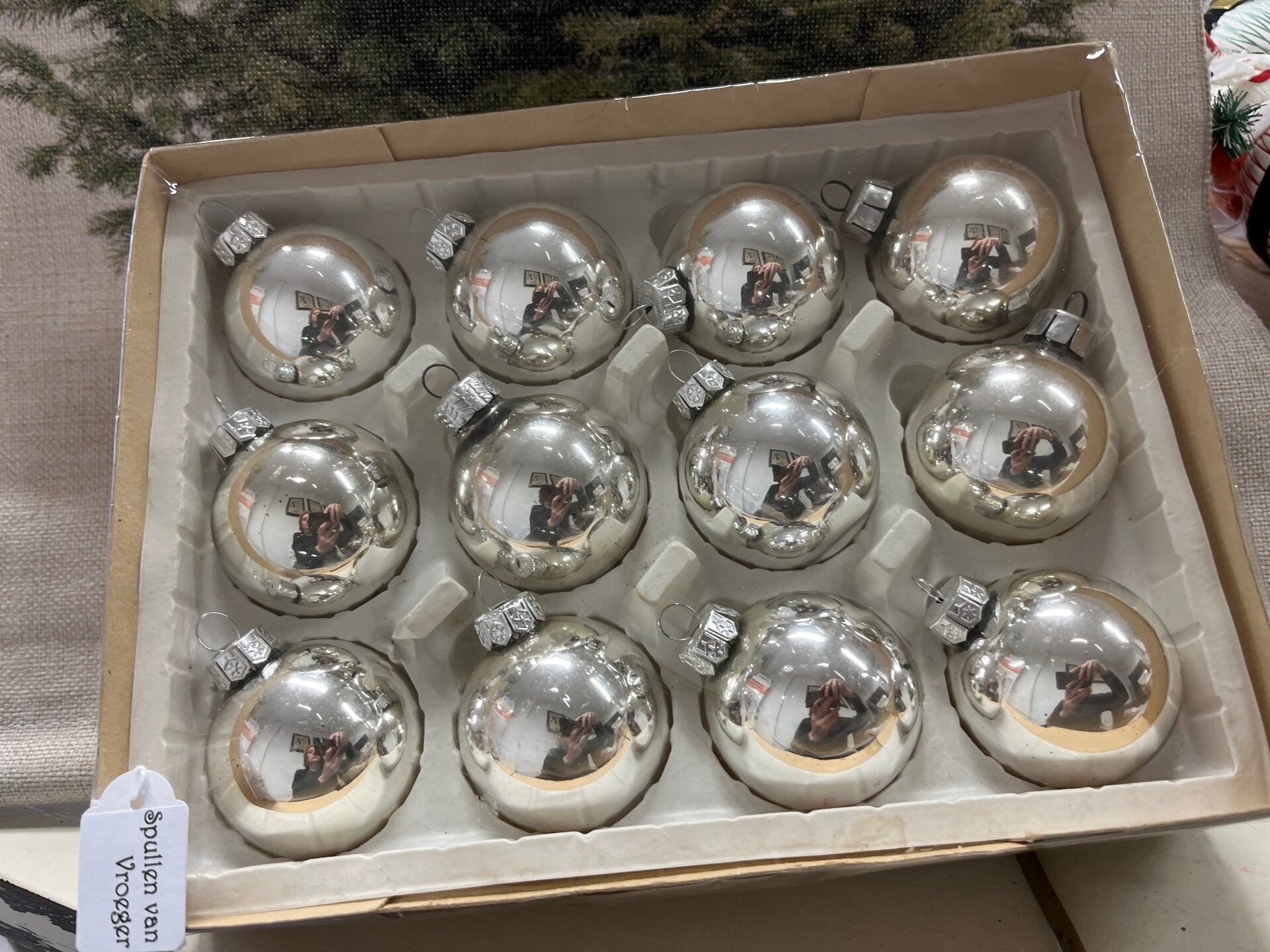 Doosje met 12 ballen zilver vintage
