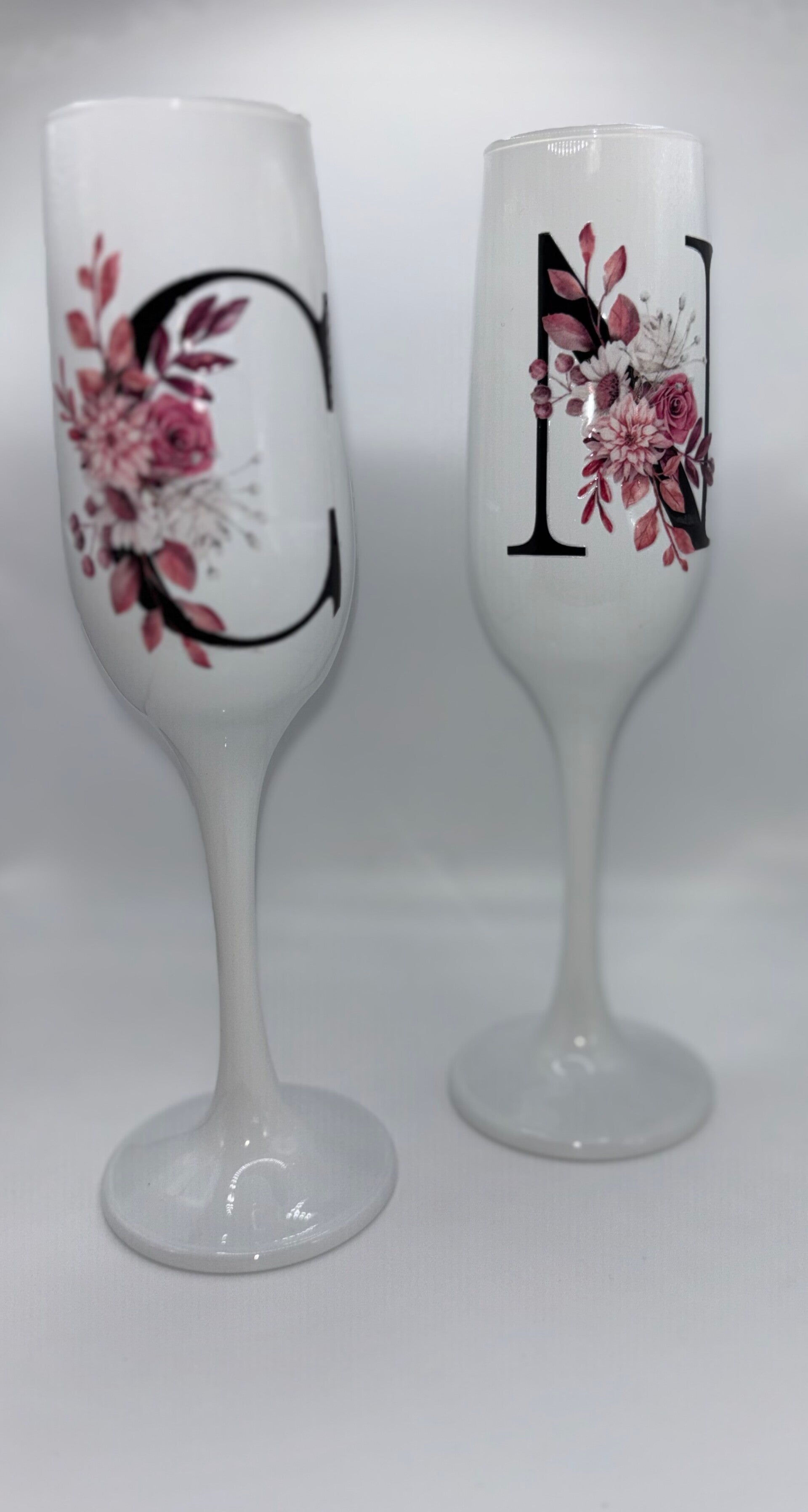 Sekt Gläser mit Anfangsbuchstaben personalisiert