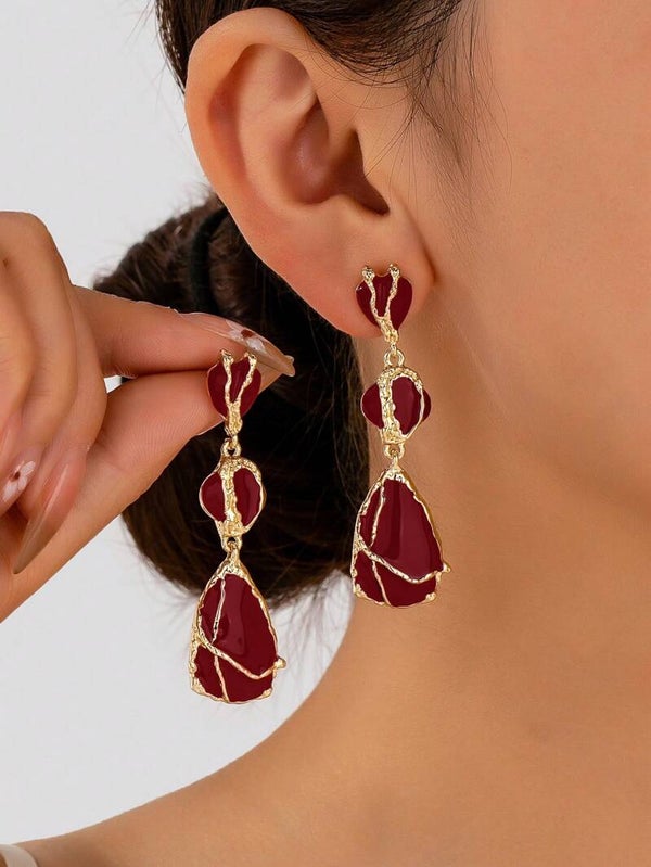 Arete lágrima de ruby