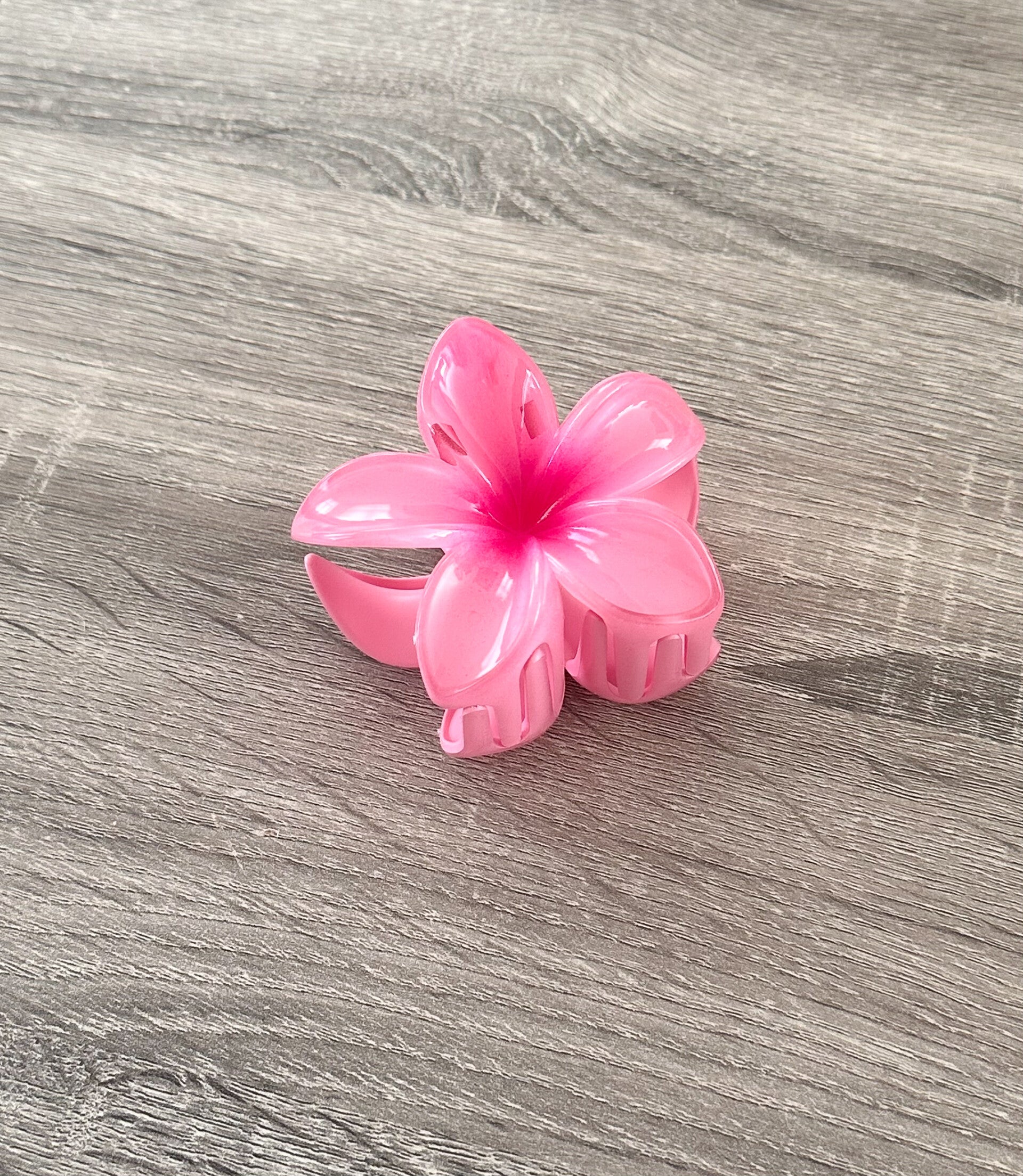 Flowery hairclip dark pink