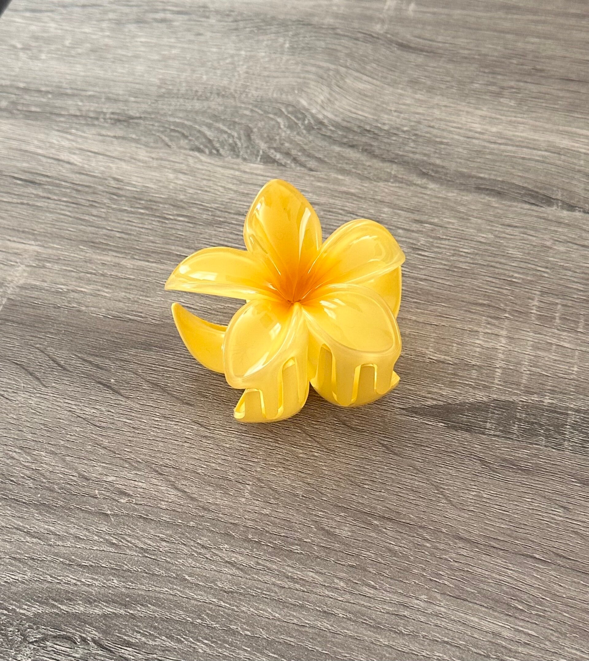 Flowery hairclip yellow