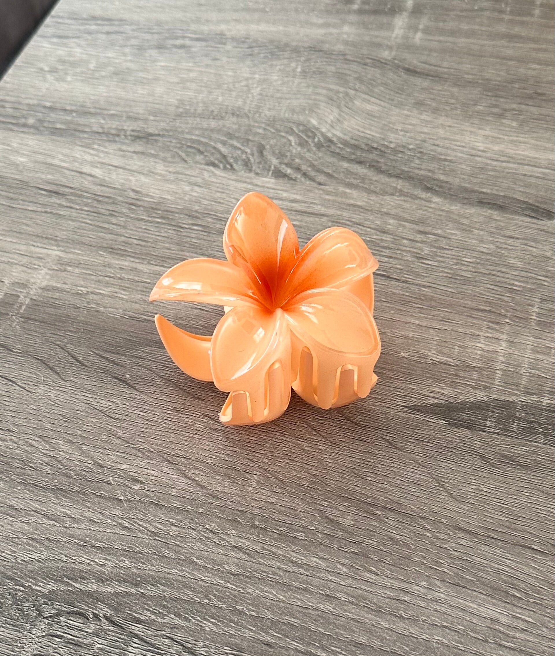 Flowery hairclip orange