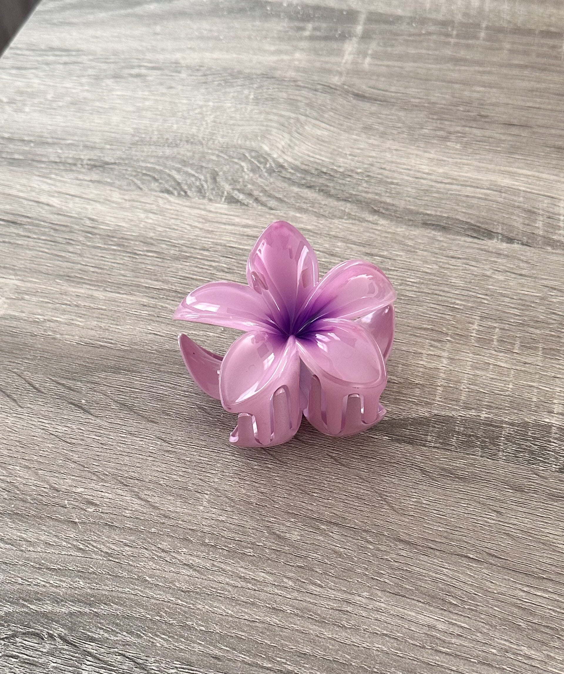 Flowery hairclip purple