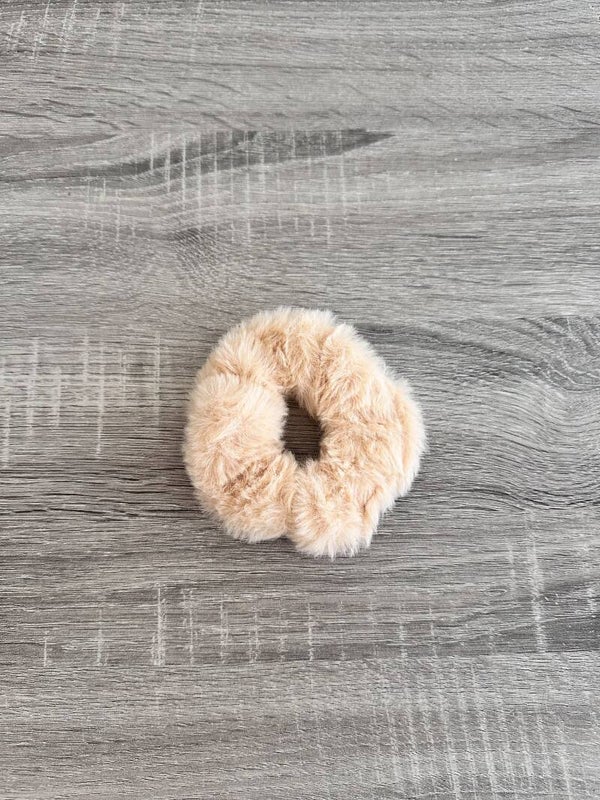 Fluffy Crème Scrunchie