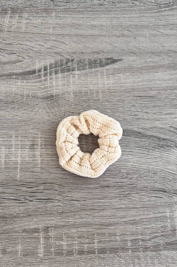 Crème Mila Scrunchie