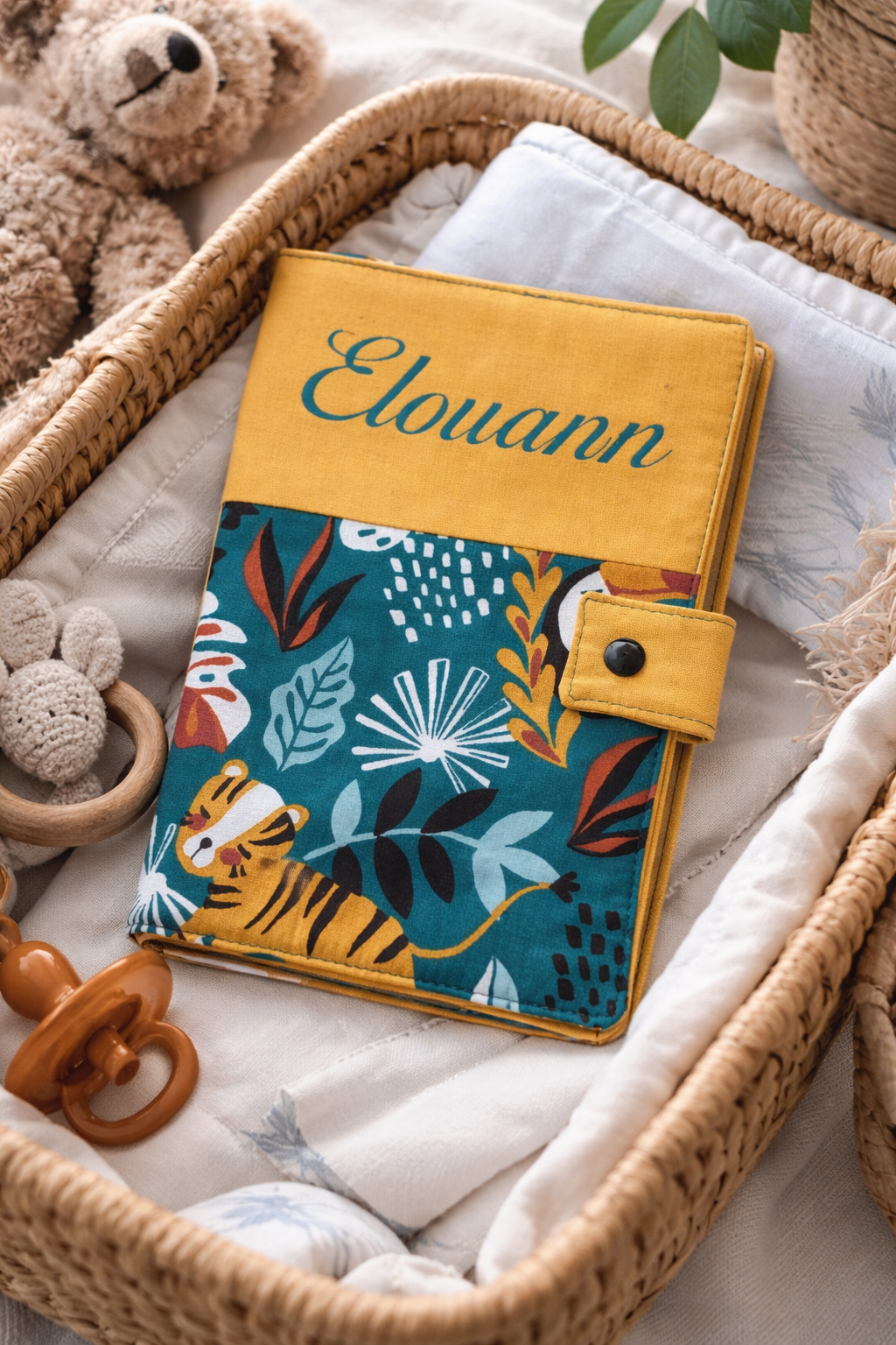protege carnet de sante personalisé avec broderie